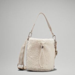 🍋 Lululemon Crossbody Fleece Bucket Bag 2.5L - SOLD OUT on WEBSITE